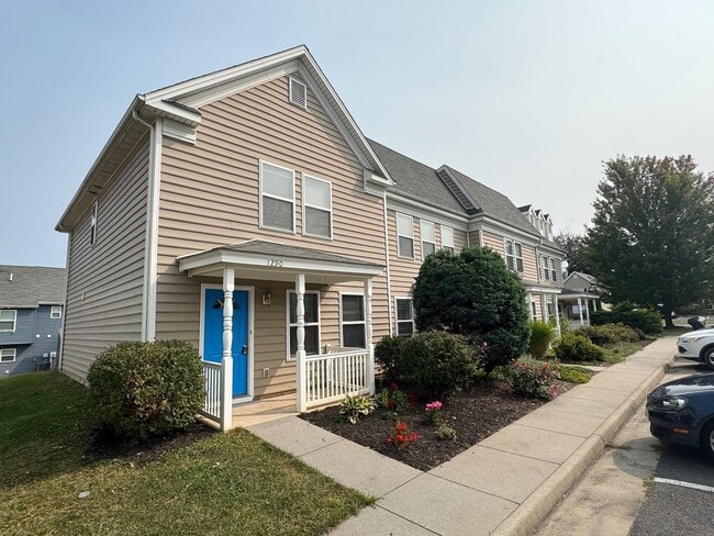 1290 Old Richmond Circle in Harrisonburg, VA - Building Photo - Building Photo