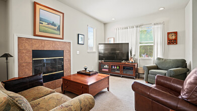 4601-4603 Candace Ave in Santa Rosa, CA - Building Photo - Interior Photo