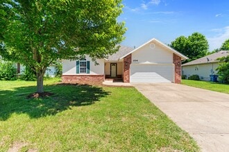 1704 S Fisk Ave in Springfield, MO - Building Photo - Building Photo