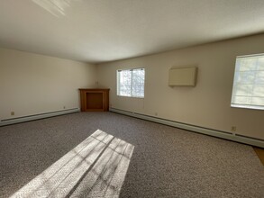 River Bluff Apartments in Fergus Falls, MN - Building Photo - Building Photo