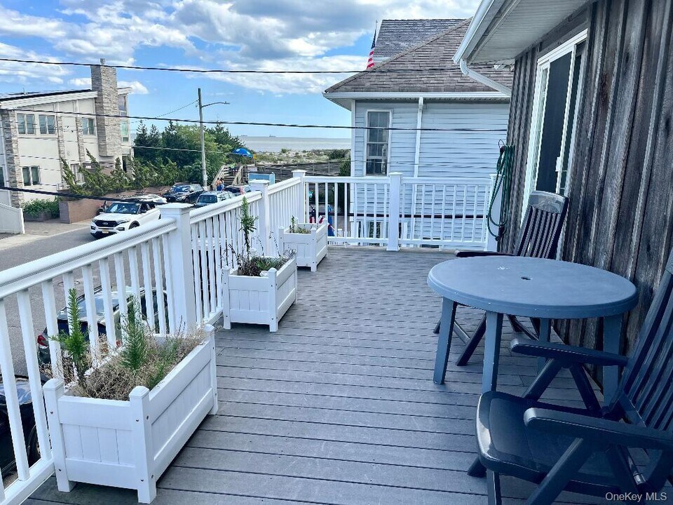 11 Delaware Ave in Long Beach, NY - Building Photo