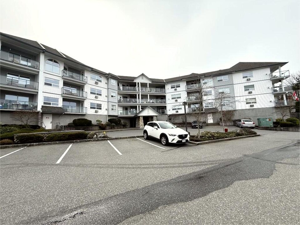 1633 Dufferin Crescent in Nanaimo, BC - Building Photo