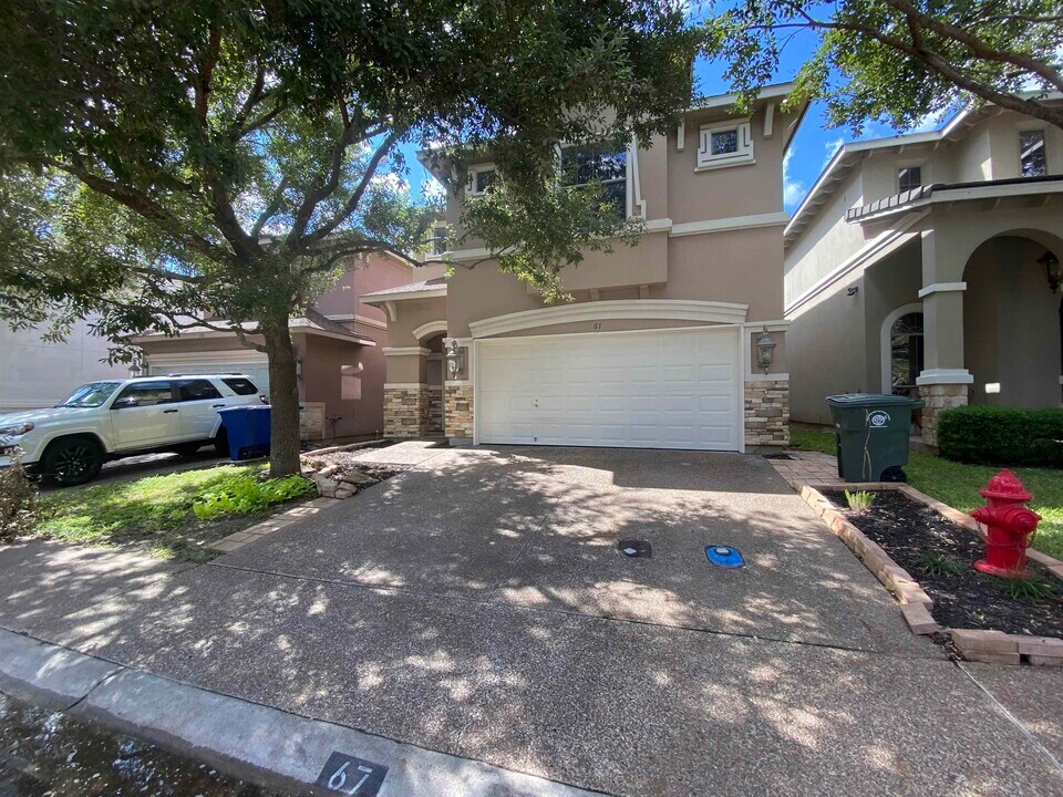 9813 Sandhill Dr in Laredo, TX - Building Photo