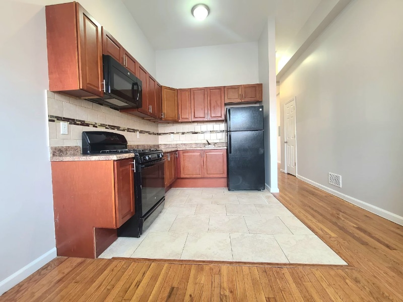 5 Hayward St in East Orange, NJ - Building Photo