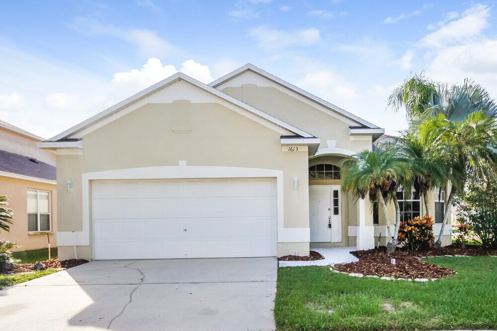 1613 Wakefield Dr in Brandon, FL - Foto de edificio