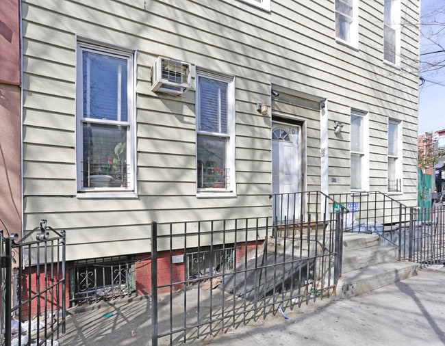 6710 Forest Ave in Ridgewood, NY - Building Photo - Building Photo