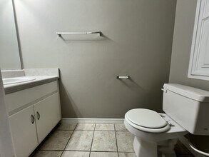 240 Runnymeade Dr in Crestview, FL - Building Photo - Building Photo