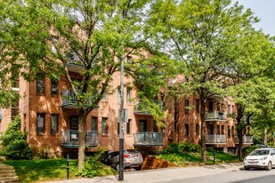 2345 Notre-Dame Rue O in Montréal, QC - Building Photo