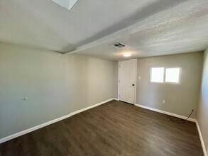 5593 Hunt Ct in El Paso, TX - Building Photo - Building Photo