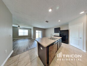 935 Summer Glen Dr in Winter Haven, FL - Foto de edificio - Building Photo