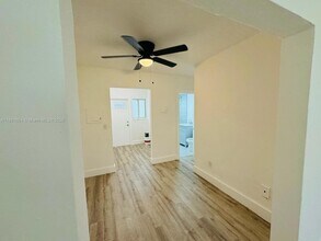 1135 Euclid Ave, Unit 105 in Miami Beach, FL - Foto de edificio - Building Photo