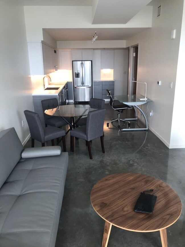 404 E College St in Iowa City, IA - Building Photo - Building Photo