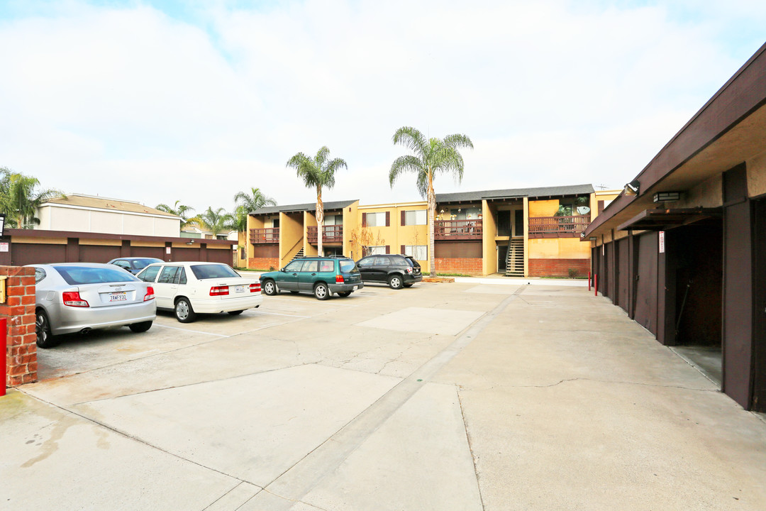 Elden Court Apartment Homes in Costa Mesa, CA - Building Photo