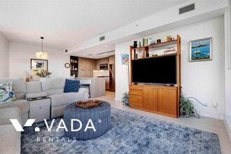 1401 Hunter St in North Vancouver, BC - Building Photo - Building Photo