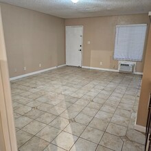 101 W Olive Ave in La Habra, CA - Foto de edificio - Building Photo