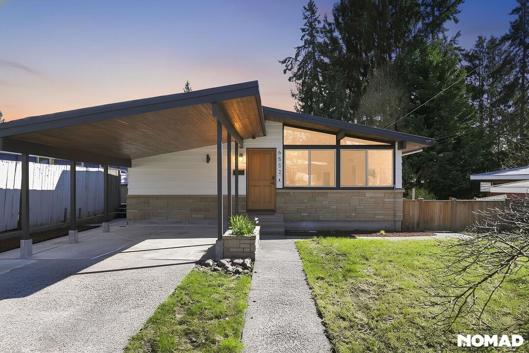 6552 38th Ave NE in Seattle, WA - Building Photo