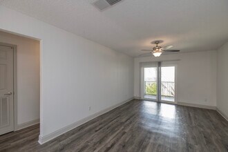 Sun Bay Palms at South Tampa in Tampa, FL - Foto de edificio - Building Photo