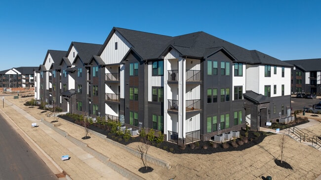 Evolve at Lake Norman in Mooresville, NC - Foto de edificio - Building Photo