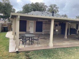 17046 Clan MacIntosh Dr in Houston, TX - Building Photo