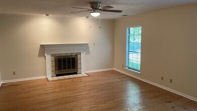 130 Briarwood Ln in Richmond Hill, GA - Building Photo - Building Photo