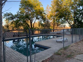 5939 Riverside Dr in Redding, CA - Building Photo - Building Photo