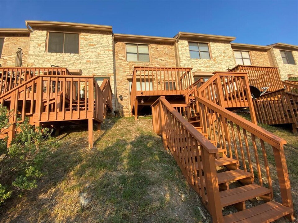 21461 Coyote Trail in Lago Vista, TX - Building Photo