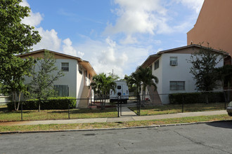 811-813 9th St in West Palm Beach, FL - Building Photo - Building Photo