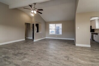 1814 Pilgrims Point Dr in Friendswood, TX - Foto de edificio - Building Photo