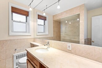 59 E 73rd St in New York, NY - Building Photo - Building Photo
