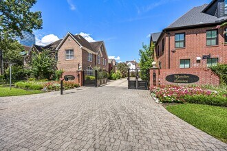 111 N Wynden Estates Ct in Houston, TX - Building Photo - Building Photo