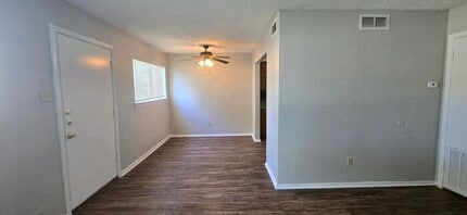 109 E Old Hwy 80 in White Oak, TX - Building Photo - Building Photo