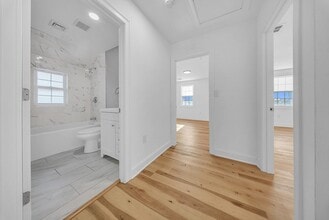 11 Willet St in Quincy, MA - Building Photo - Building Photo