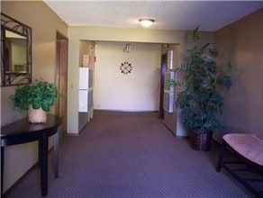 911 N 73rd St, Unit 202 in Seattle, WA - Building Photo - Building Photo