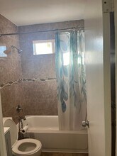 412 SW 9th St, Unit 2 in Hallandale Beach, FL - Building Photo - Building Photo