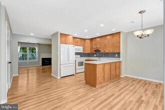 5959 First Lndg Wy in Burke Centre, VA - Building Photo - Building Photo