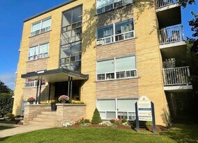 Riverview Apartments in Guelph, ON - Building Photo