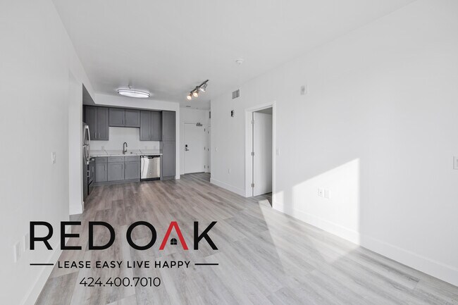 5837 W Sunset Blvd in Los Angeles, CA - Building Photo - Building Photo