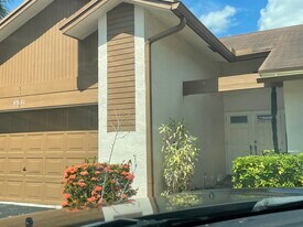 4931 NW 86th Ave in Lauderhill, FL - Building Photo