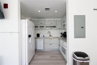 6580 Indian Creek Dr in Miami Beach, FL - Building Photo - Building Photo