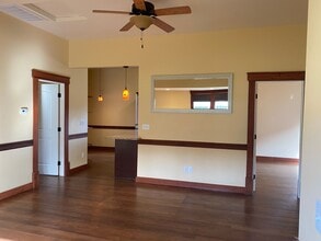 21280 Geyserville Ave in Geyserville, CA - Building Photo - Building Photo