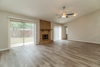 831 Sunridge Point Dr in Seffner, FL - Building Photo - Building Photo