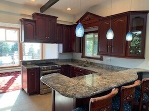 5509 NE 180th St in Lake Forest Park, WA - Building Photo - Building Photo