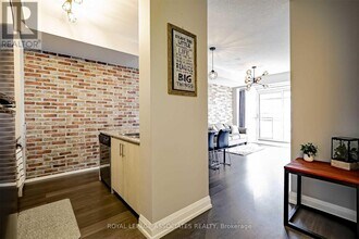 85 The Donway W in Toronto, ON - Building Photo - Building Photo