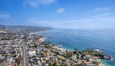 1105 N Coast Hwy, Unit H in Laguna Beach, CA - Foto de edificio - Building Photo