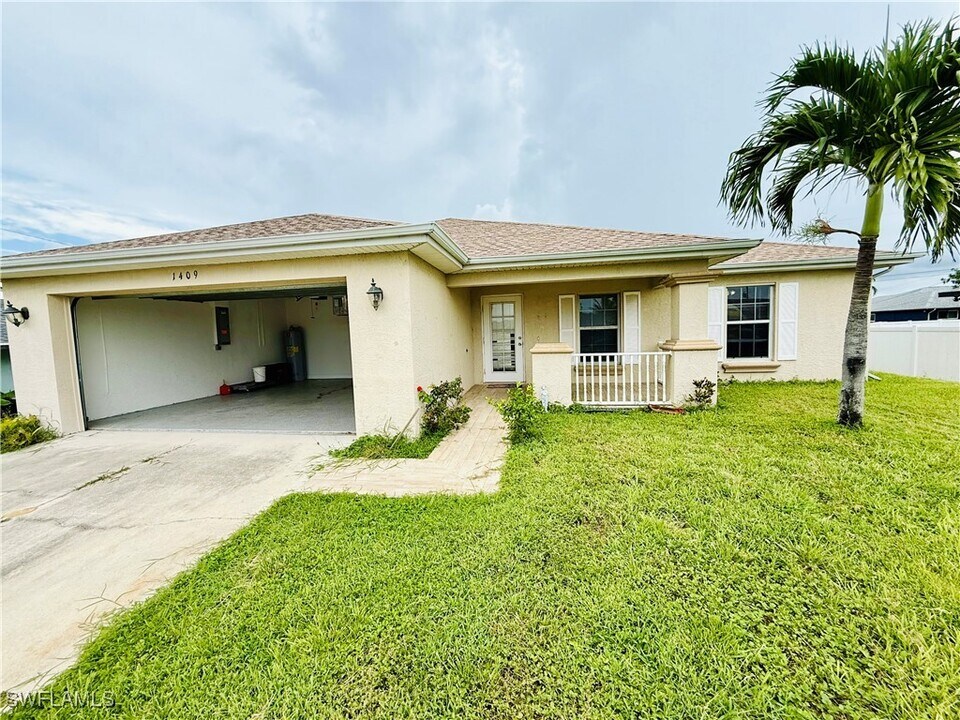1409 NE 10th Terrace in Cape Coral, FL - Building Photo