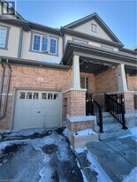 21 Stonehill Ave. in Kitchener, ON - Building Photo