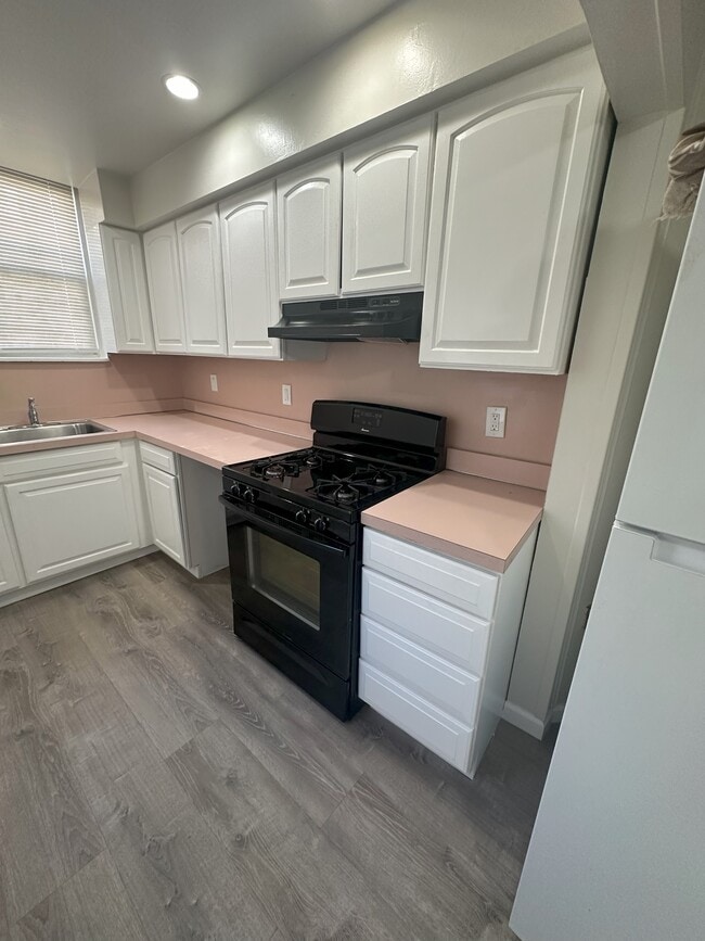property at 1413 S Newkirk St