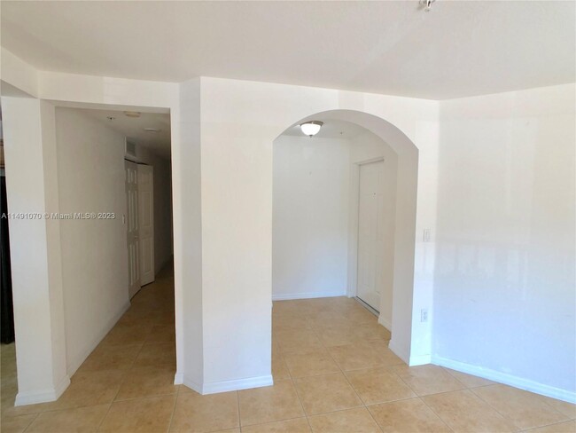 8800 NW 107th Ct, Unit 111 in Doral, FL - Foto de edificio - Building Photo