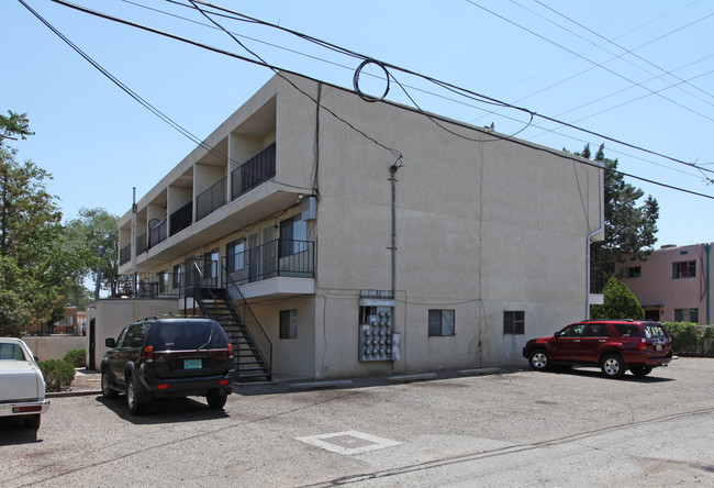 509 Girard Terrace Apartments in Albuquerque, NM - Building Photo - Building Photo