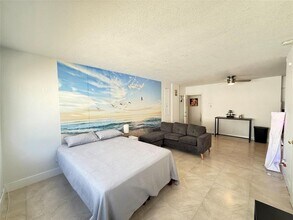 3349 NE 33rd St, Unit #2 in Fort Lauderdale, FL - Foto de edificio - Building Photo